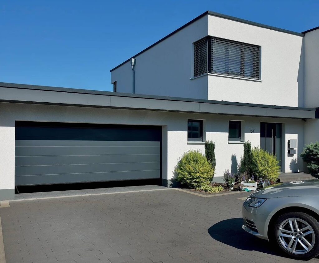 Expert Garage Door Repair Technicians in Valley Village, CA
